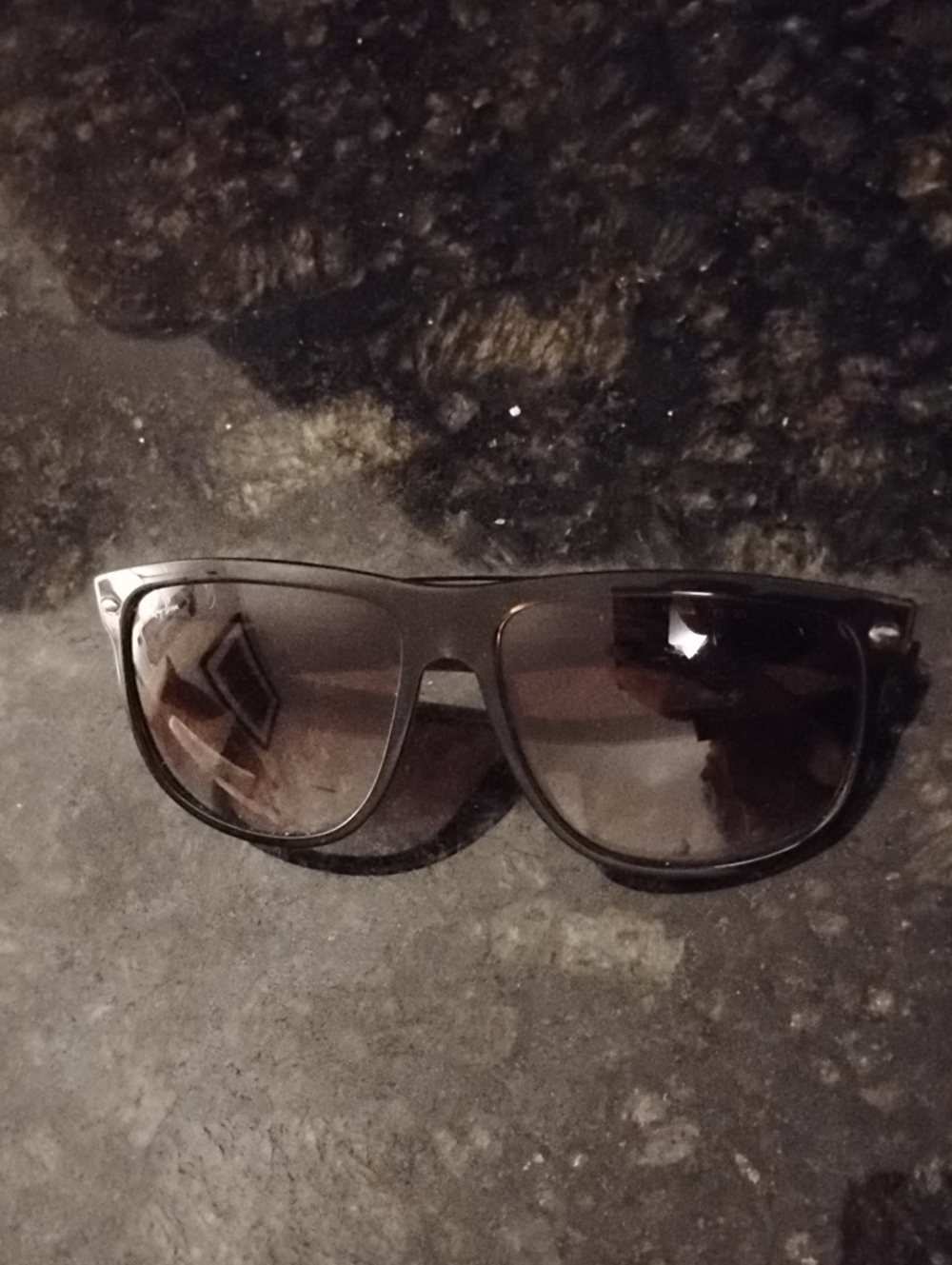 Ray-Ban RB4147